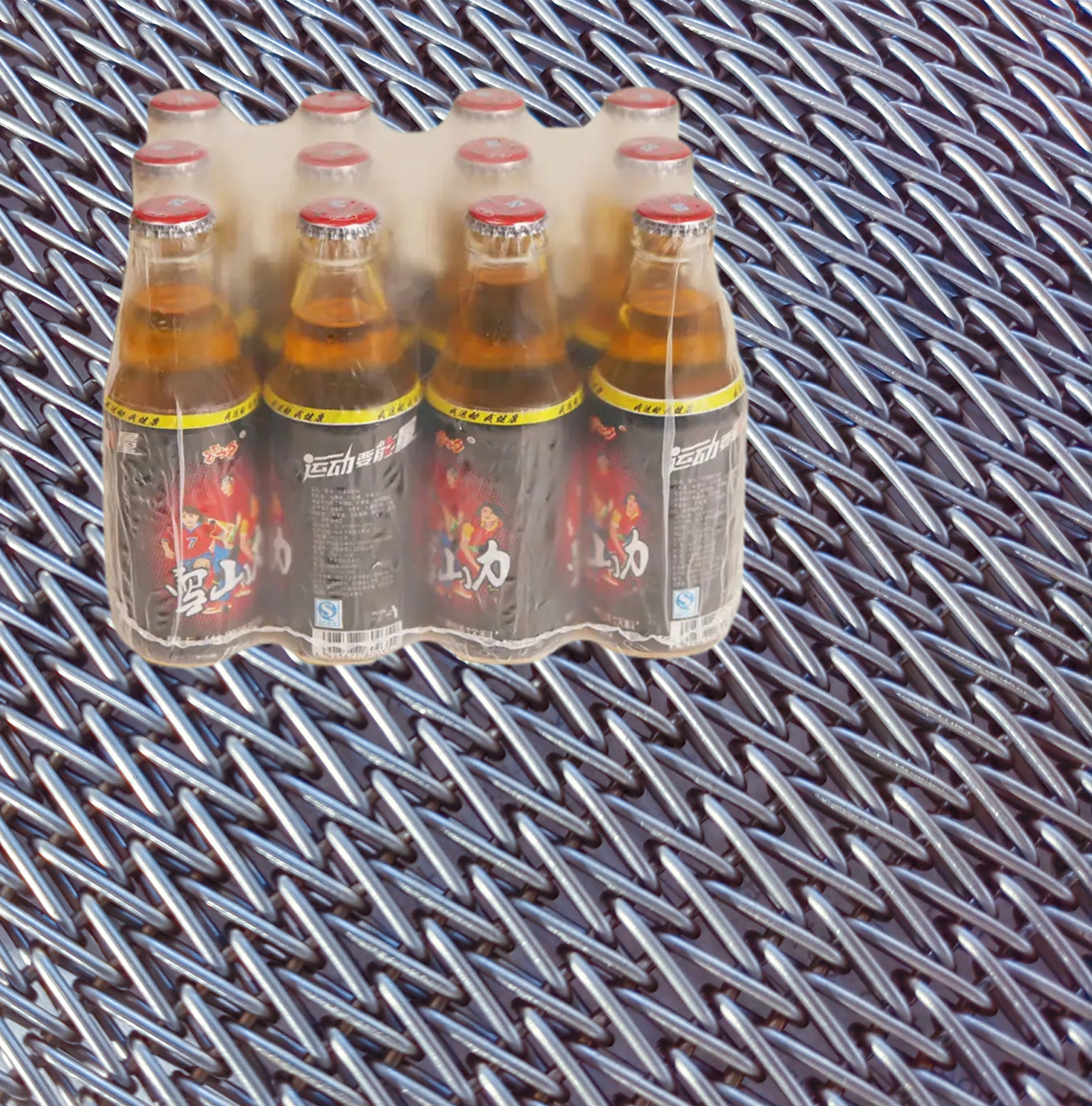 飲料輸送--選擇哪款不銹鋼網(wǎng)帶？