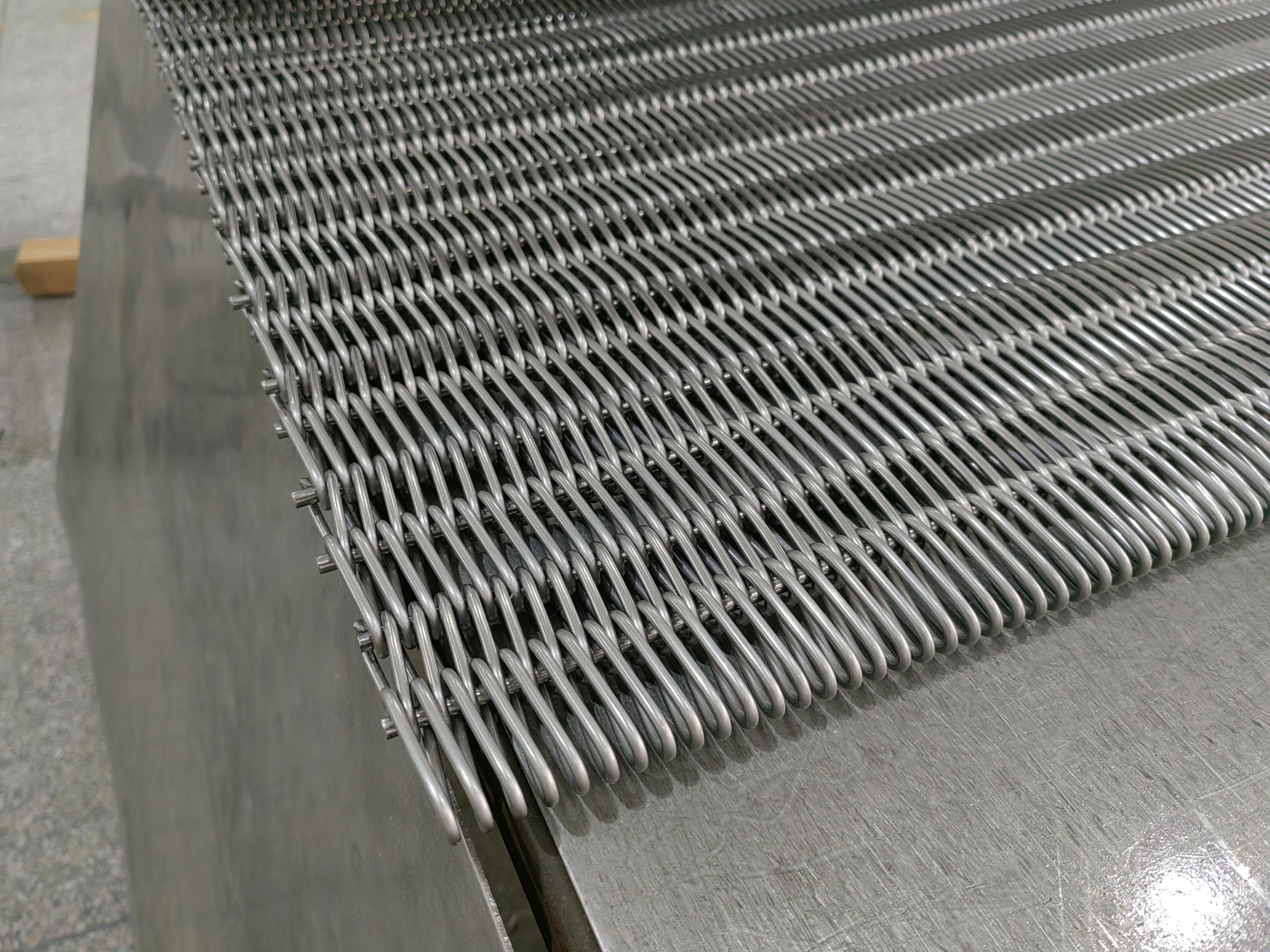 燒結(jié)爐金屬網(wǎng)帶結(jié)構(gòu)設(shè)計藏玄機，關(guān)西金屬細節(jié)拉滿保穩(wěn)定